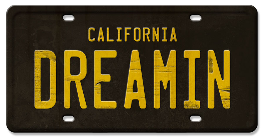 GD252 - DREAMIN CALIFORNIA VINTAGE LICENSE PLATE