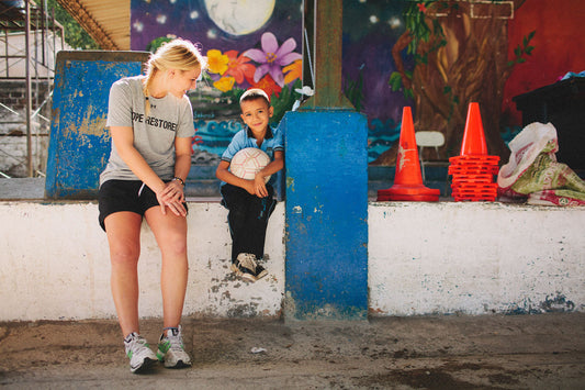 CAL370 - 5 X 20 - VINTAGE SIGN - HULA HUT CREME BLACK